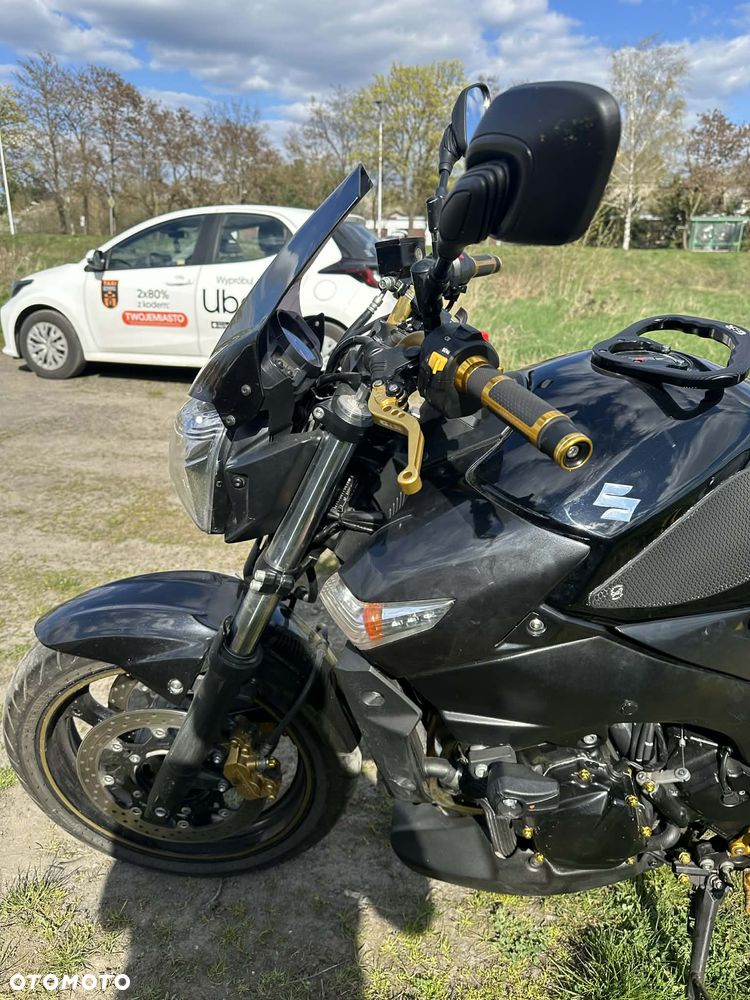 Suzuki GSR - 7