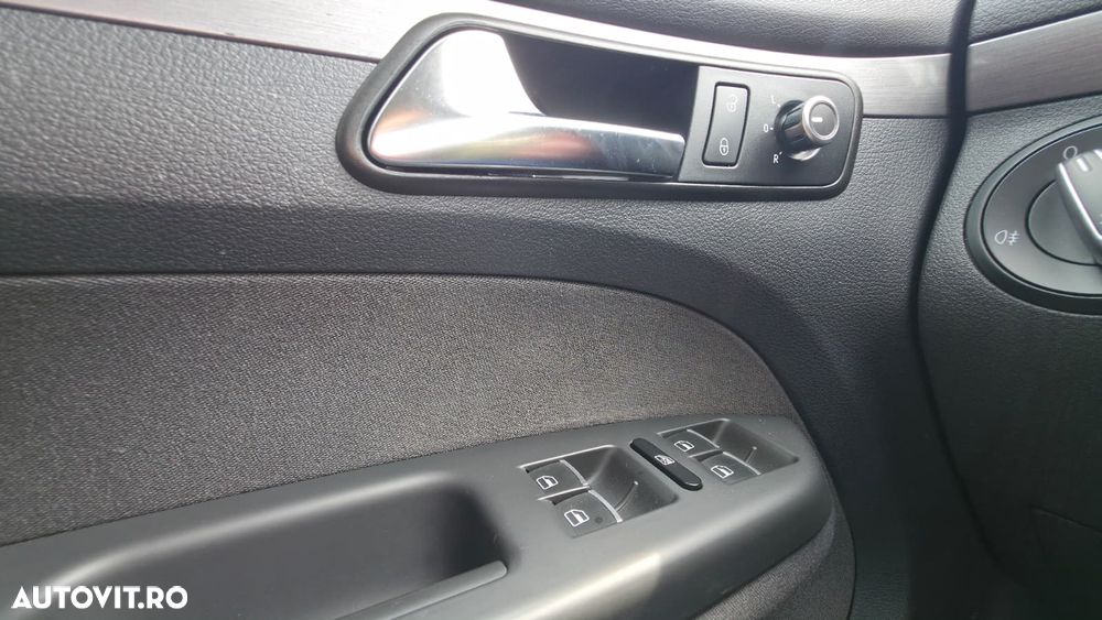 Volkswagen Touran 1.6 TDI DPF Highline - 15