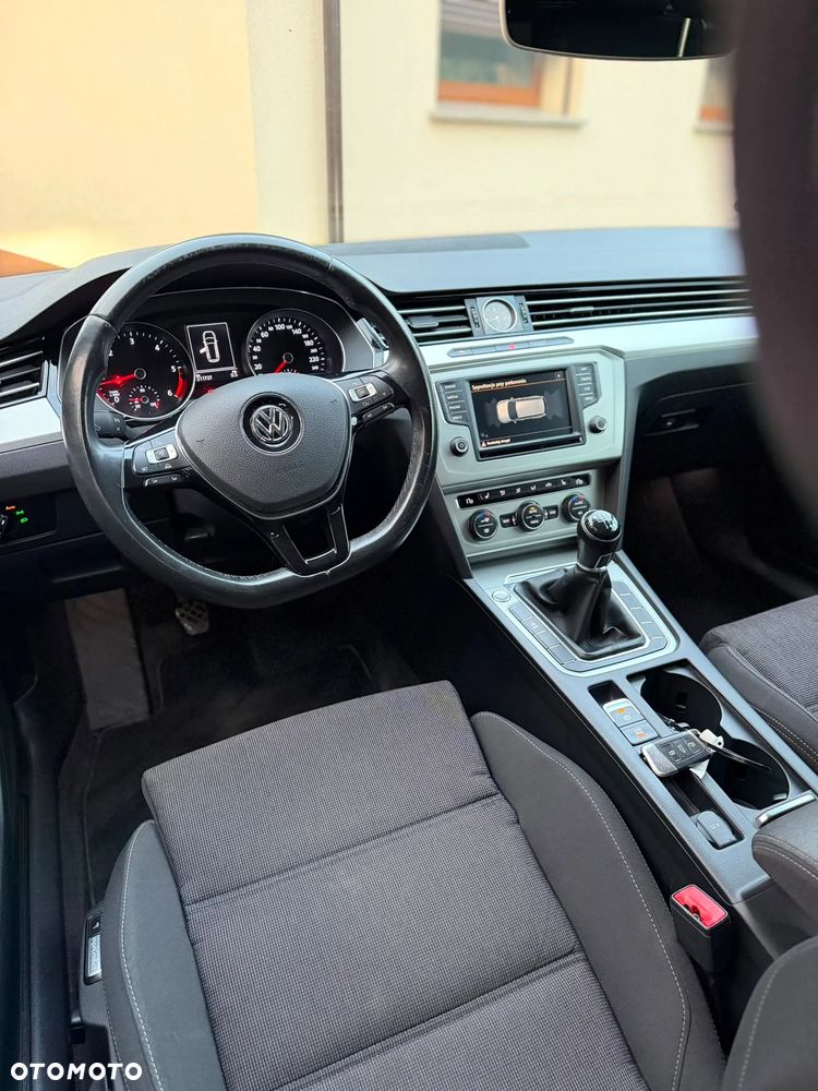 Volkswagen Passat - 14