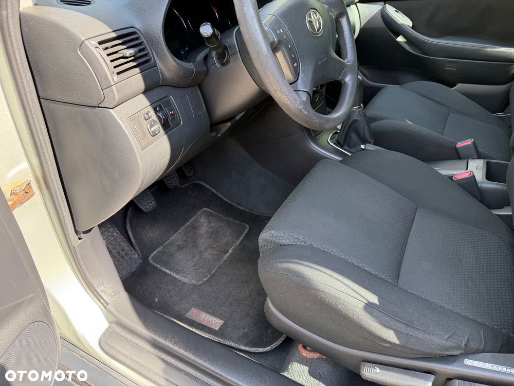 Toyota Avensis - 35