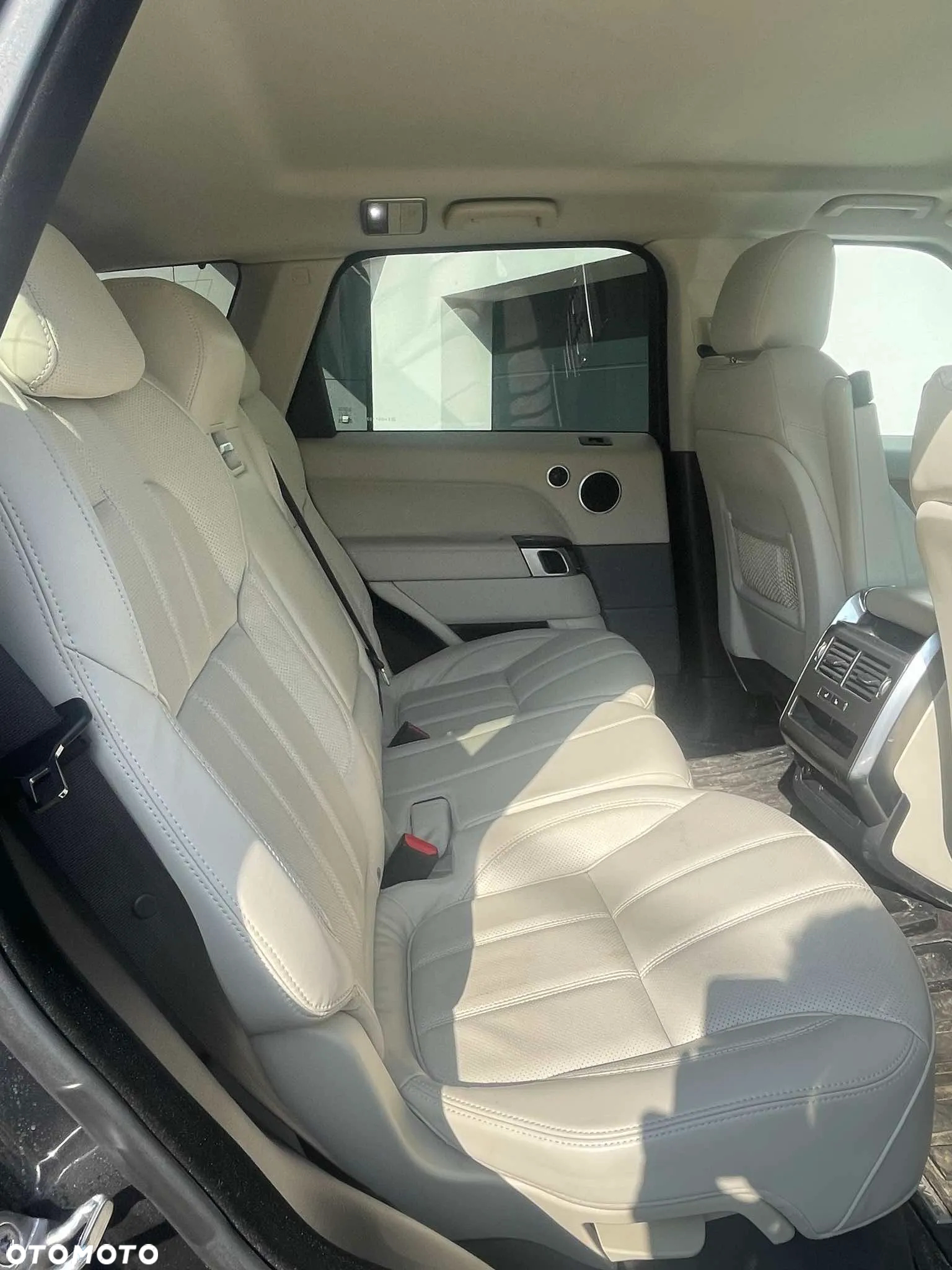Land Rover Range Rover Sport D250 (SDV6) HSE - 12