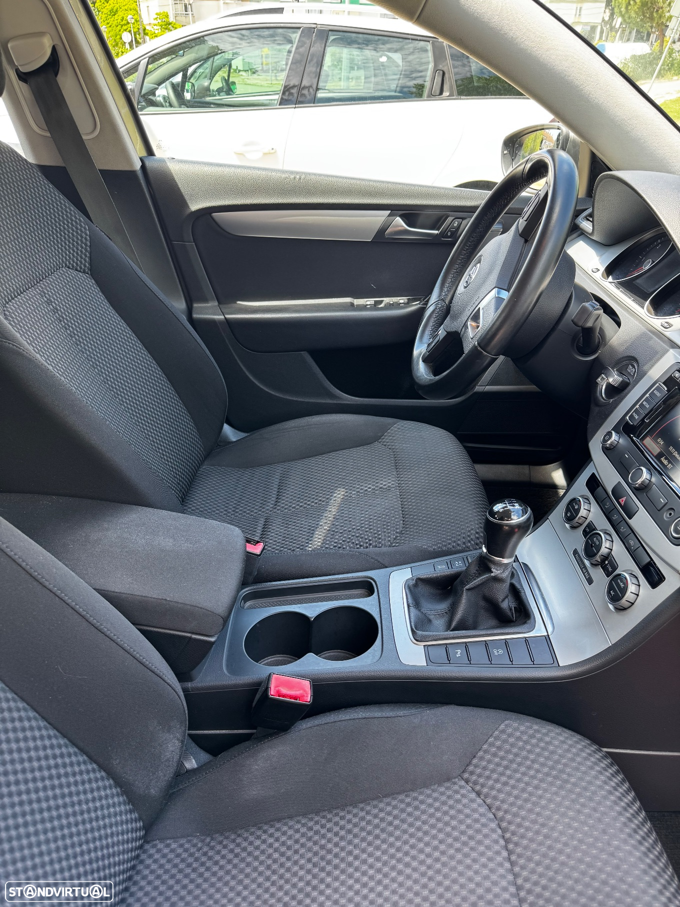 VW Passat Variant 1.6 TDI BlueMotion - 19