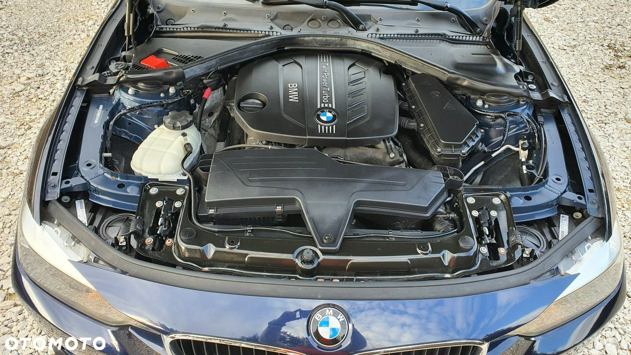 BMW Seria 3 320d DPF Touring - 32