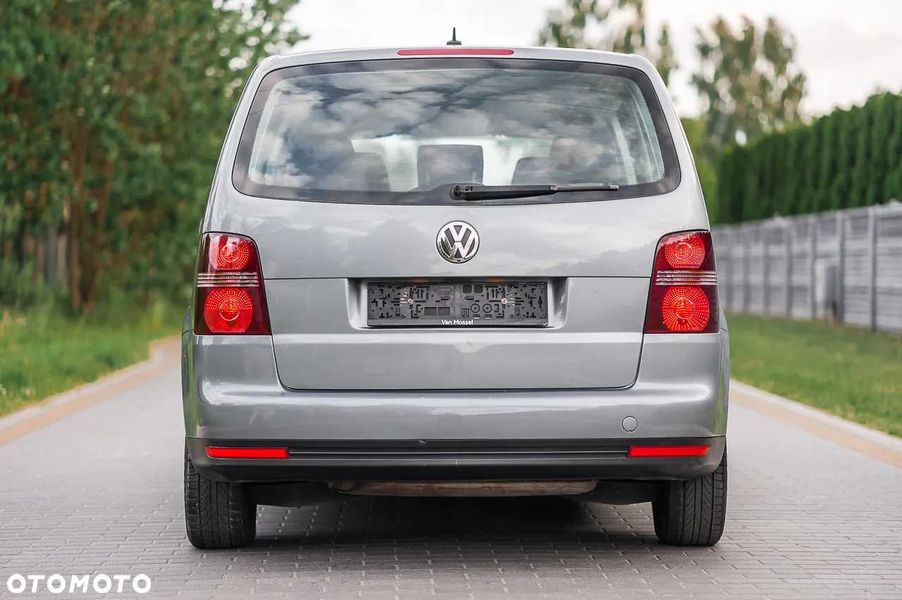 Volkswagen Touran 1.6 Conceptline - 20