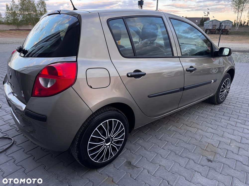 Renault Clio - 8