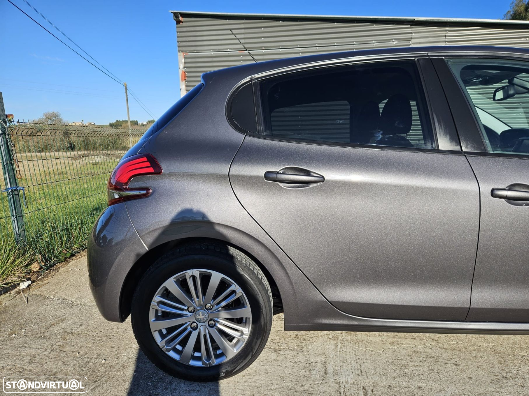 Peugeot 208 1.2 PureTech Signature - 8