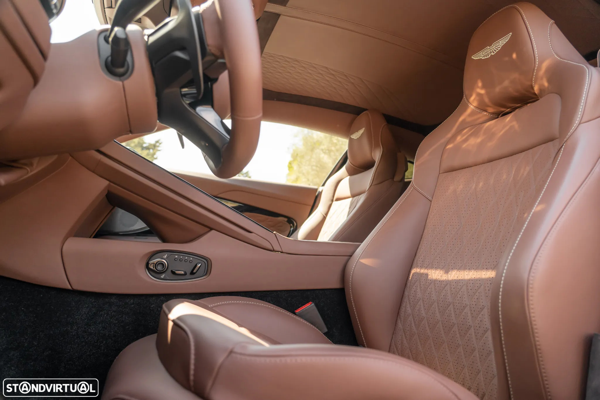 Aston Martin DB12 Coupé V8 Auto - 14