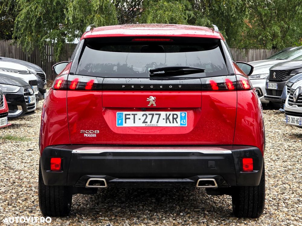 Peugeot 2008 1.2 L PureTech STT EAT8 Allure - 11