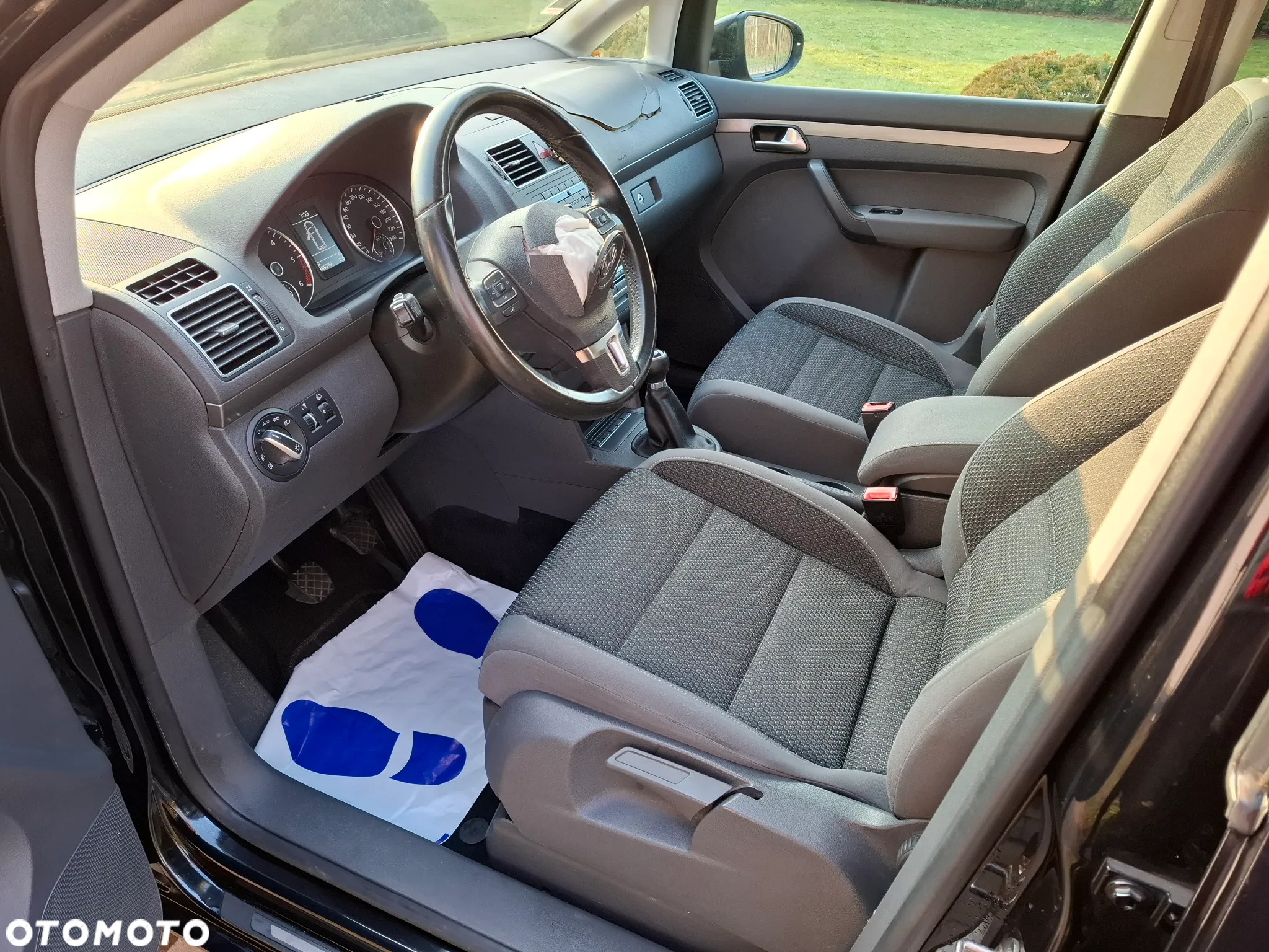 Volkswagen Touran - 17