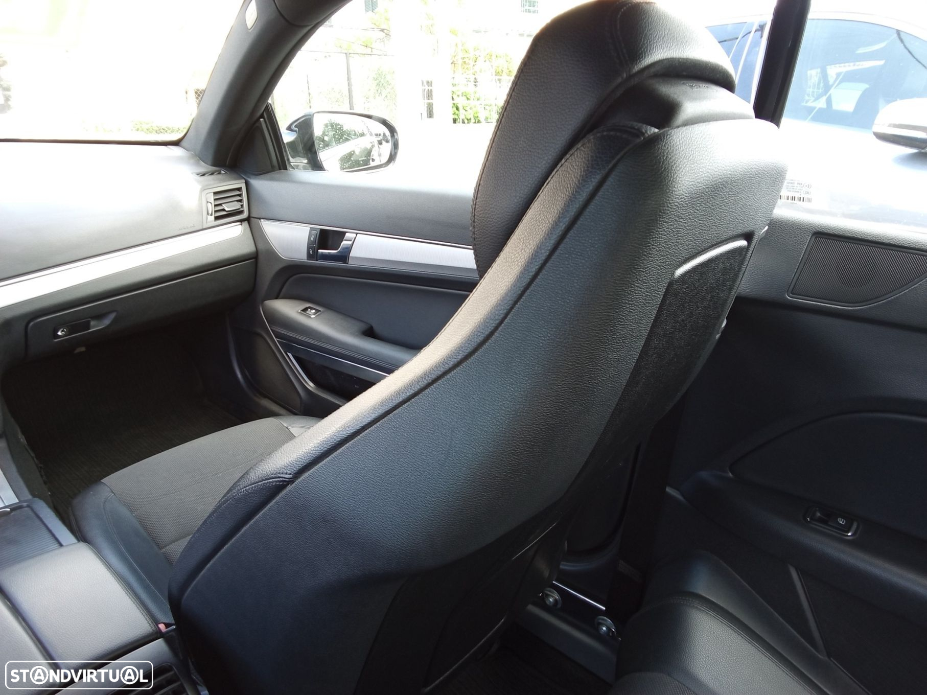 Mercedes-Benz E 250 CDi Avantgarde BlueEfficiency Auto. - 28