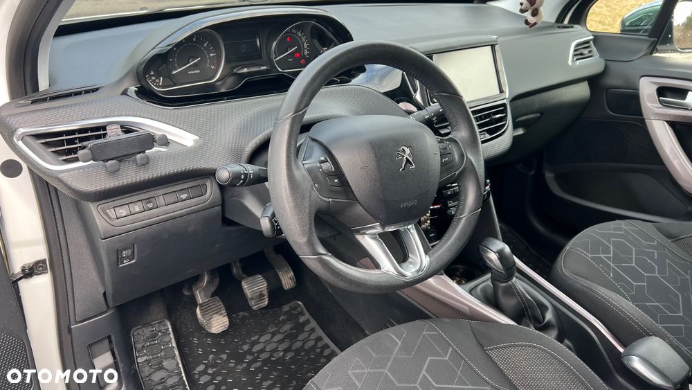 Peugeot 2008 1.2 Pure Tech Active S&S - 9
