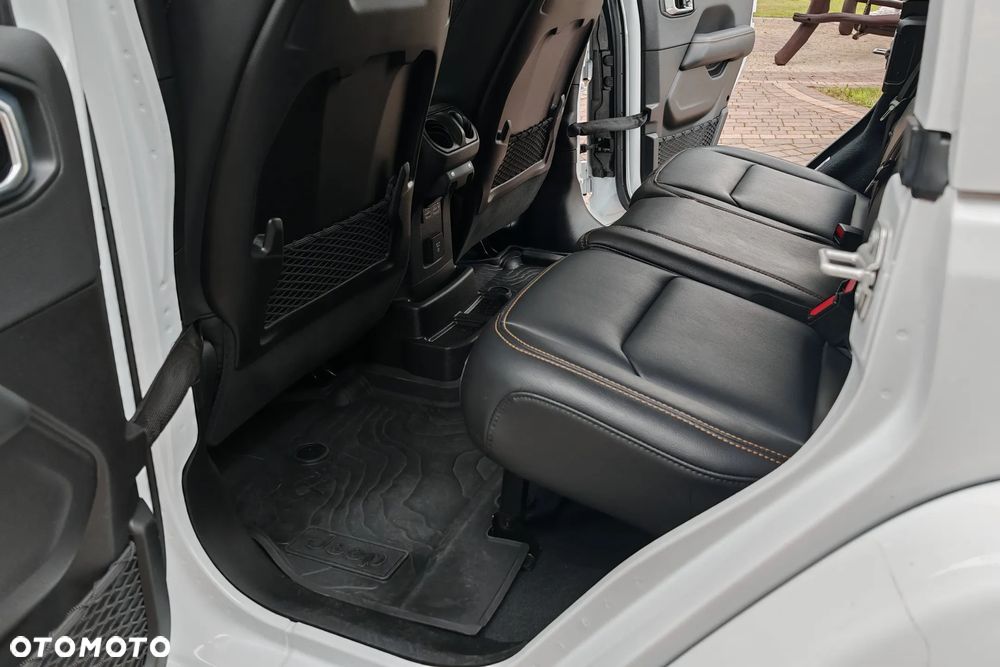 Jeep Wrangler Unlimited GME 2.0 Turbo Sahara - 15