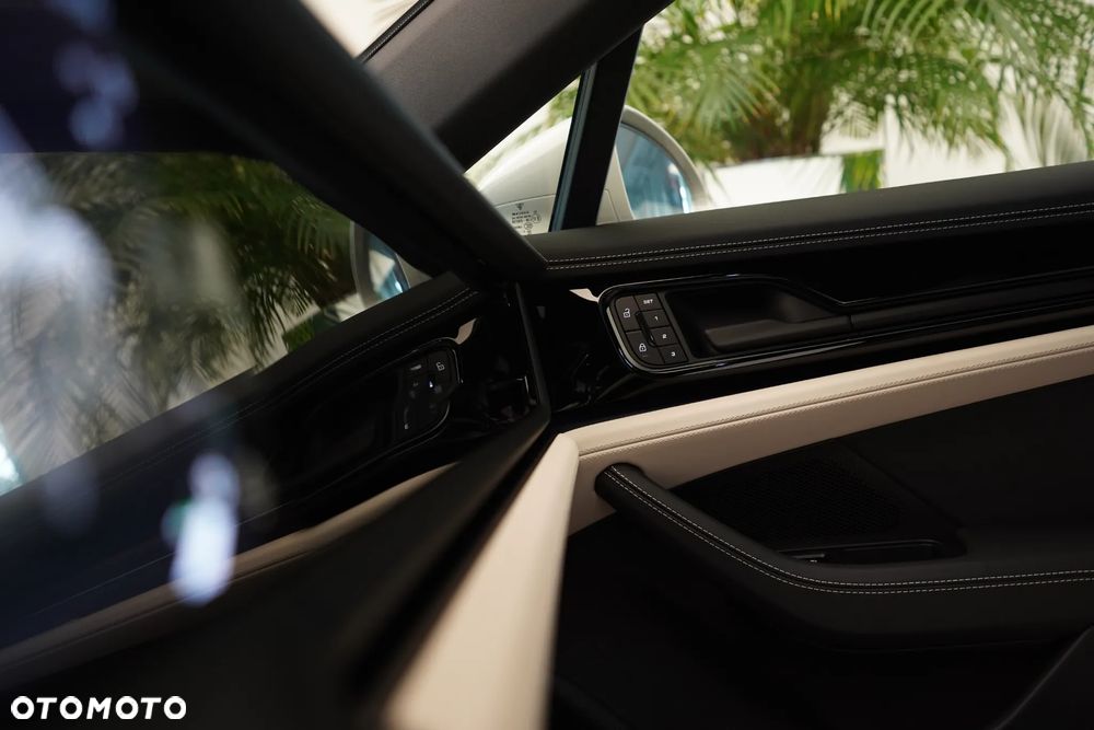 Porsche Panamera - 21