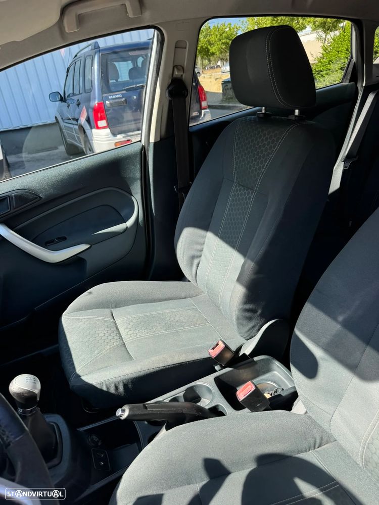 Ford Fiesta 1.25 Techno - 22