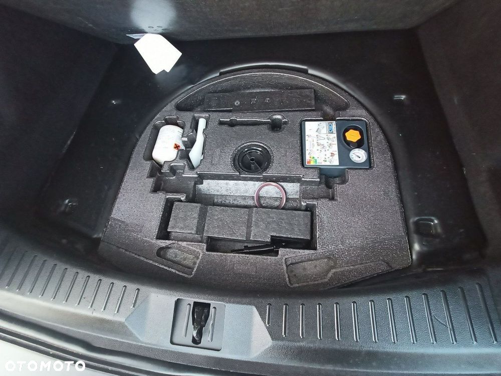 Ford Kuga 1.6 EcoBoost 2x4 Titanium - 29