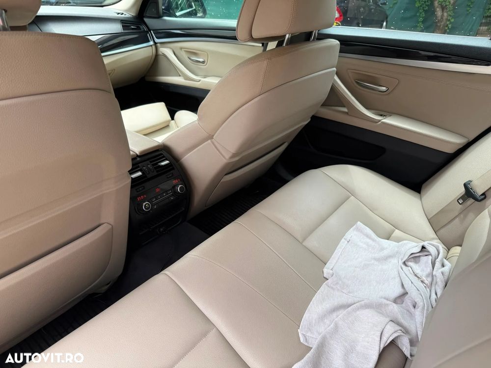 BMW Seria 5 525d xDrive - 13