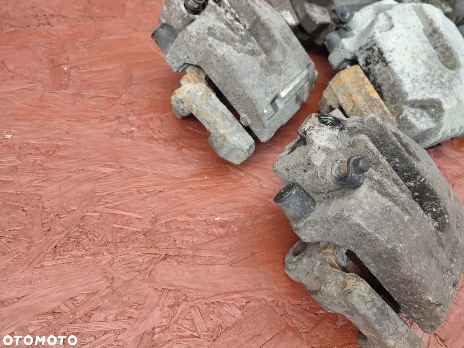 BMW E60 / E60 LCI / E61 / E61 LCI / E63 / E63 LCI / E64 / E64 LCI / E65 / E66. ORYGINALNE ZACISKI HAMULCOWE + JARZMA DO SILNIKÓW GAMY M57D25 / M47D20 / M54B22 / M54B25 POD TARCZĘ HAMULCOWĄ PRZÓD 310MM / TYŁ 320MM. O NR: 6 753 659 / 6 753 660 / 6 765 909 / 6 765 910 OEM. SPRAWNE W 100%. - 16