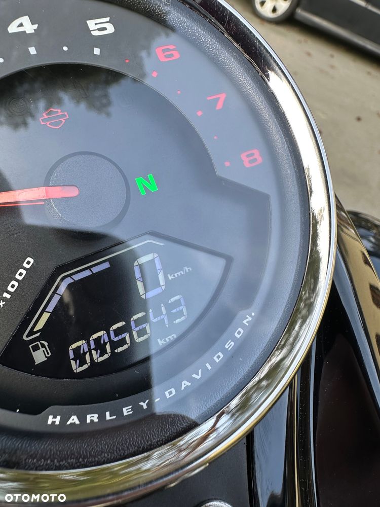 Harley-Davidson Softail Fat Bob - 13