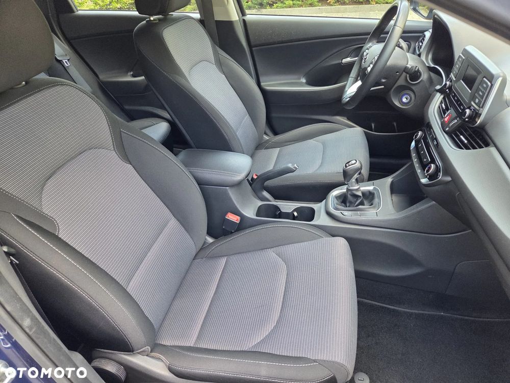 Hyundai i30 1.6 D Classic + - 10