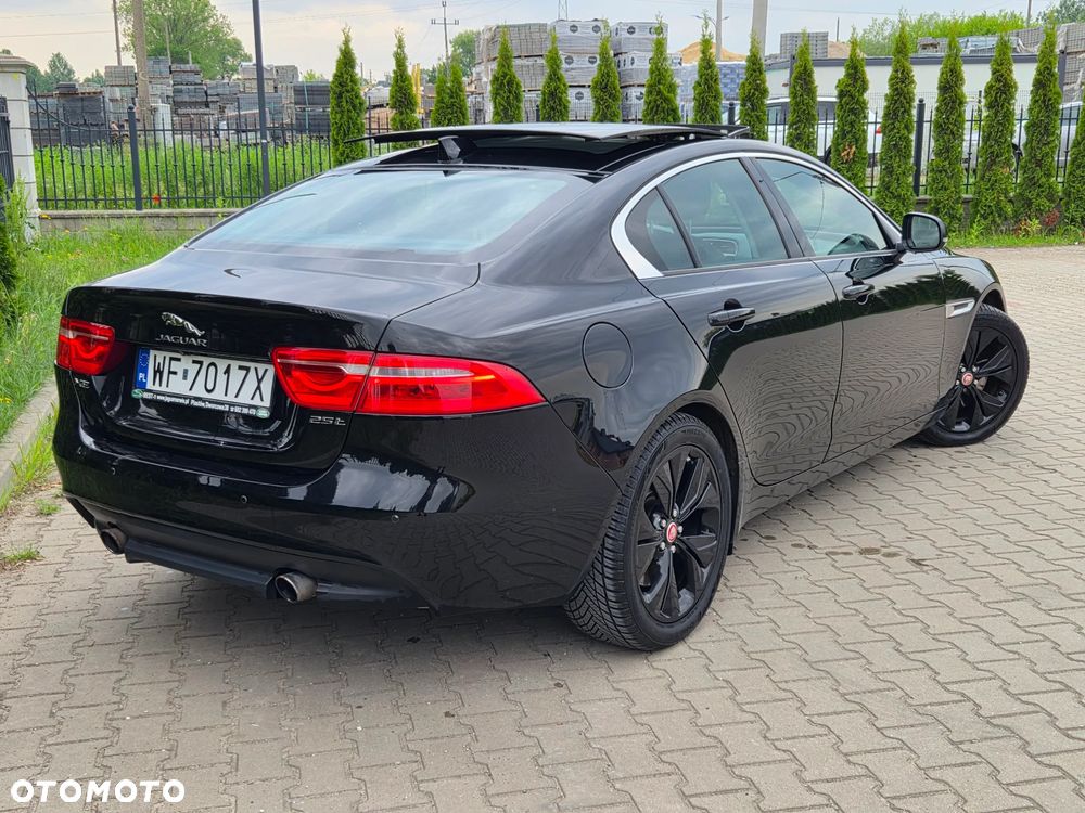 Jaguar XE 2.0 T Prestige - 37