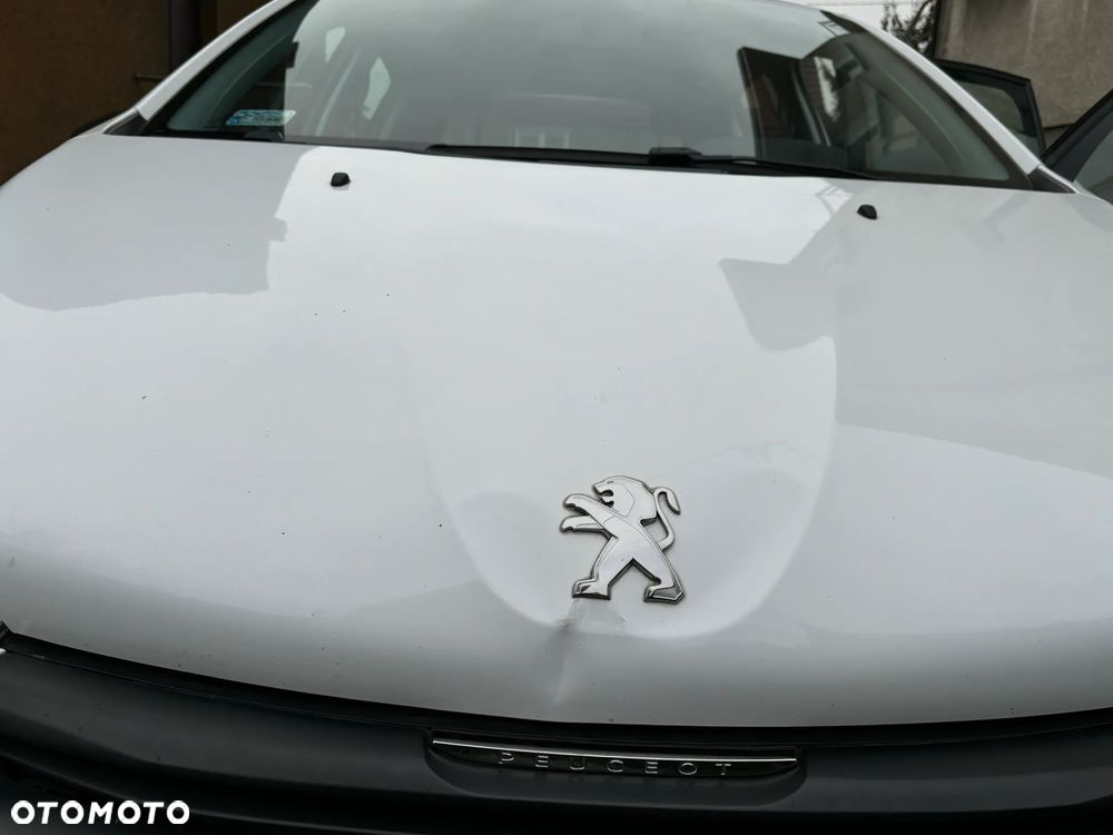 Peugeot 208 2016 photo 3