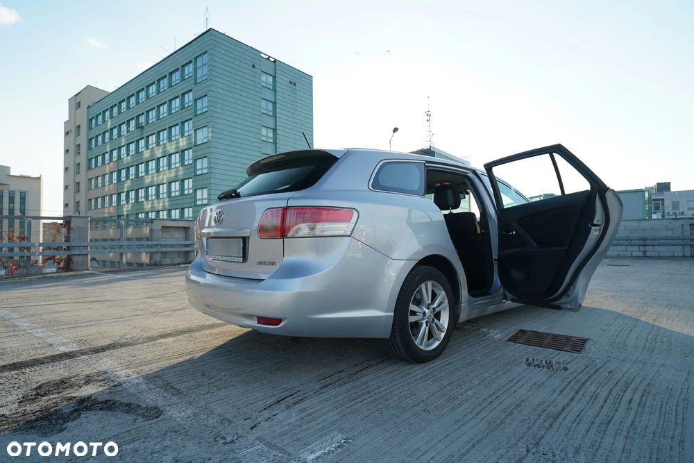 Toyota Avensis 2.0 D-4D Luna - 27