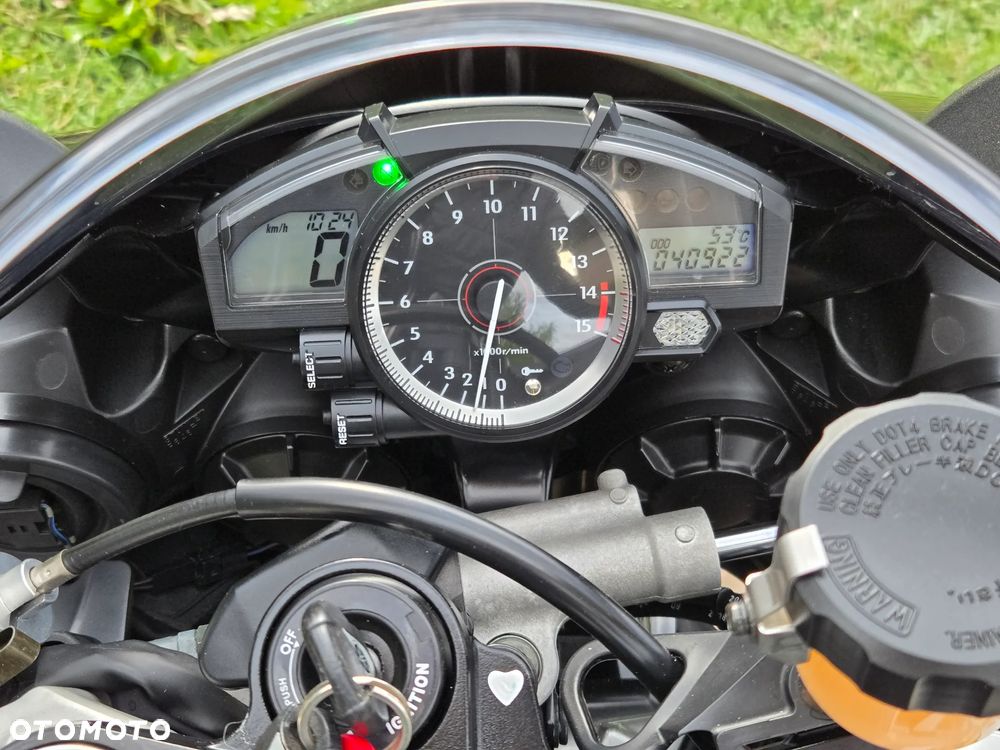 Yamaha R1 - 17