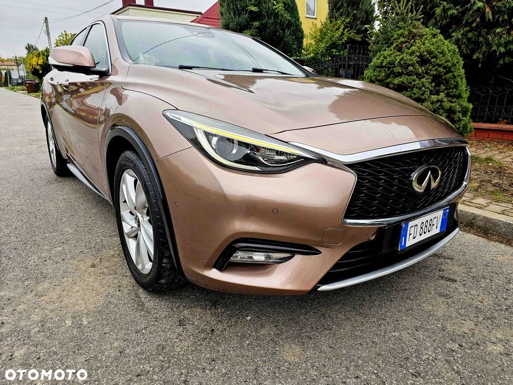 Infiniti Q30 1.6t Premium - 11