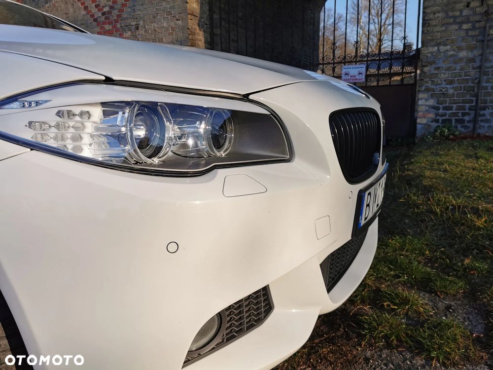 BMW Seria 5 525d xDrive - 14