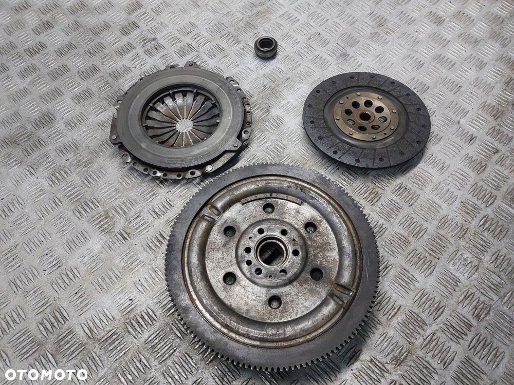 KOŁO DWUMASOWE + TARCZA + DOCISK + ŁOŻYSKO PEUGEOT 307 I 1.6 HDI - 5