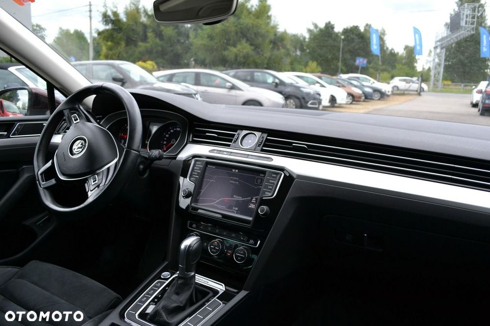 Volkswagen Passat - 10