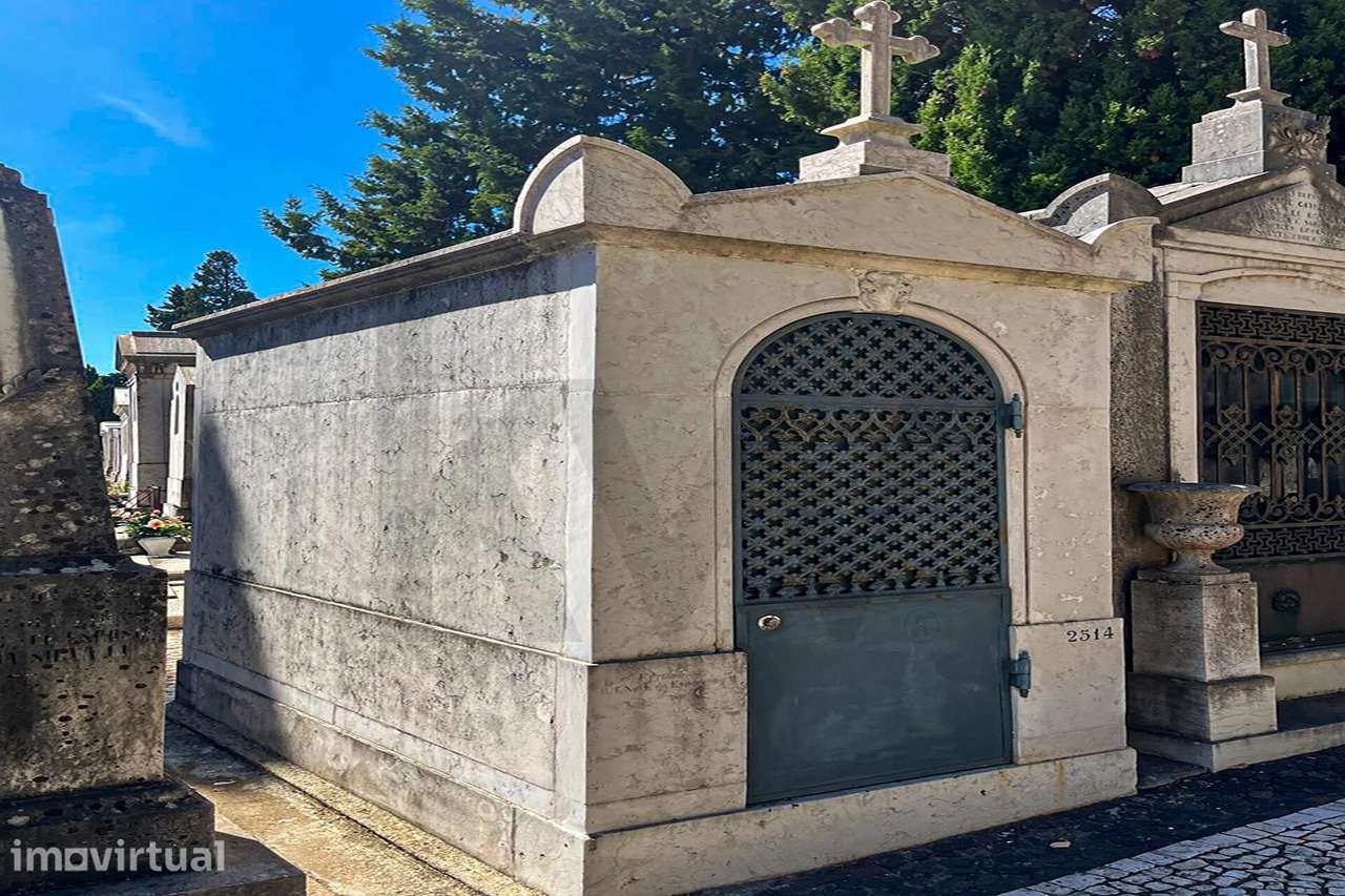 Jazigo em Mármore para 3 Lugares | Cemitério dos Prazeres | Lisboa - Grande imagem: 2/8