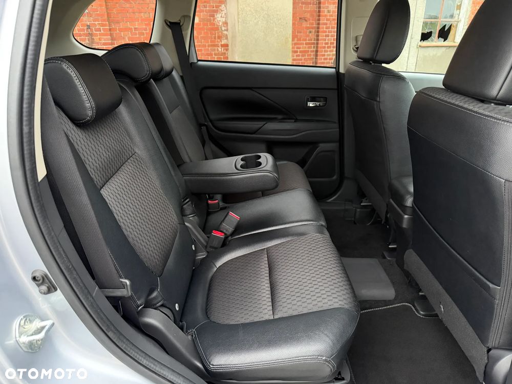 Mitsubishi Outlander 2.0 4WD Plus - 23