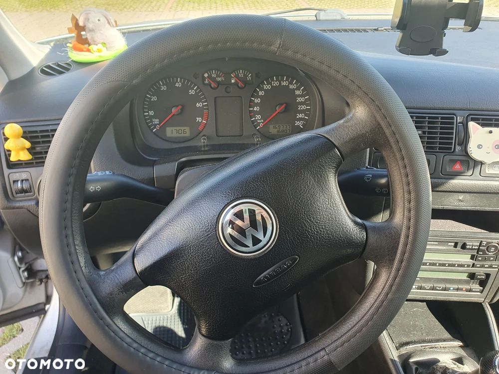 Volkswagen Golf - 1