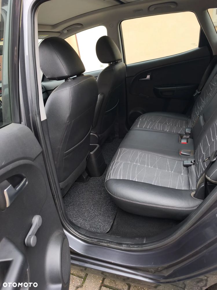 Kia Venga 1.6 CRDi 128 Titanium Collection - 4