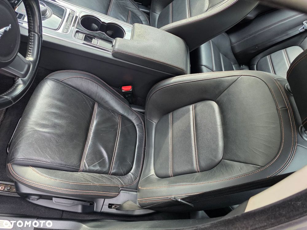 Jaguar XE E-Performance Pure - 15