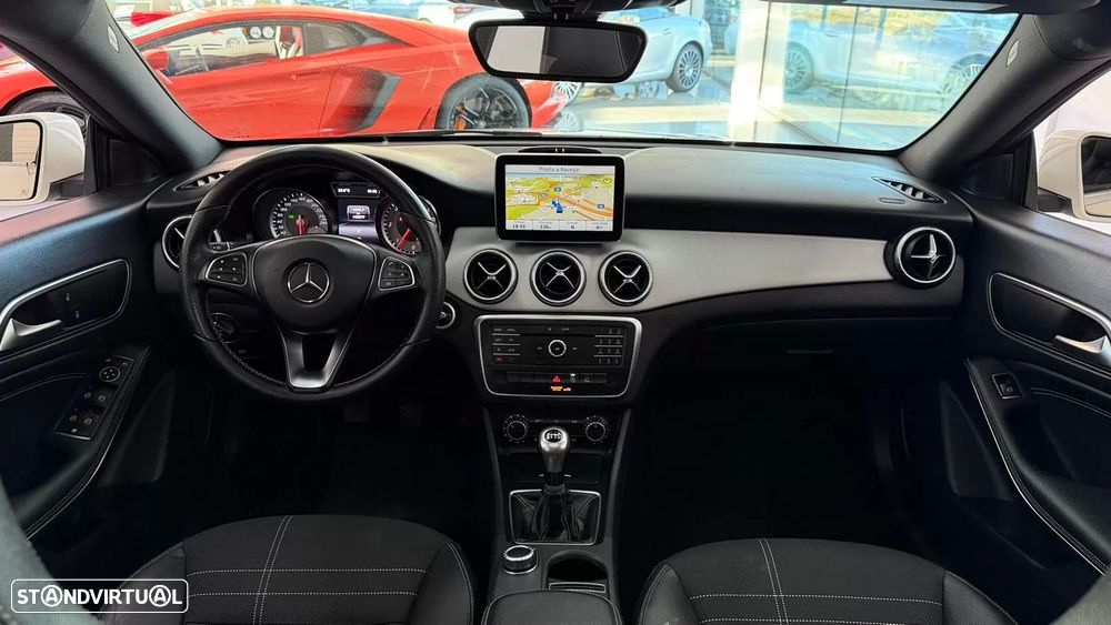 Mercedes-Benz CLA 200 d Shooting Brake AMG Line - 21