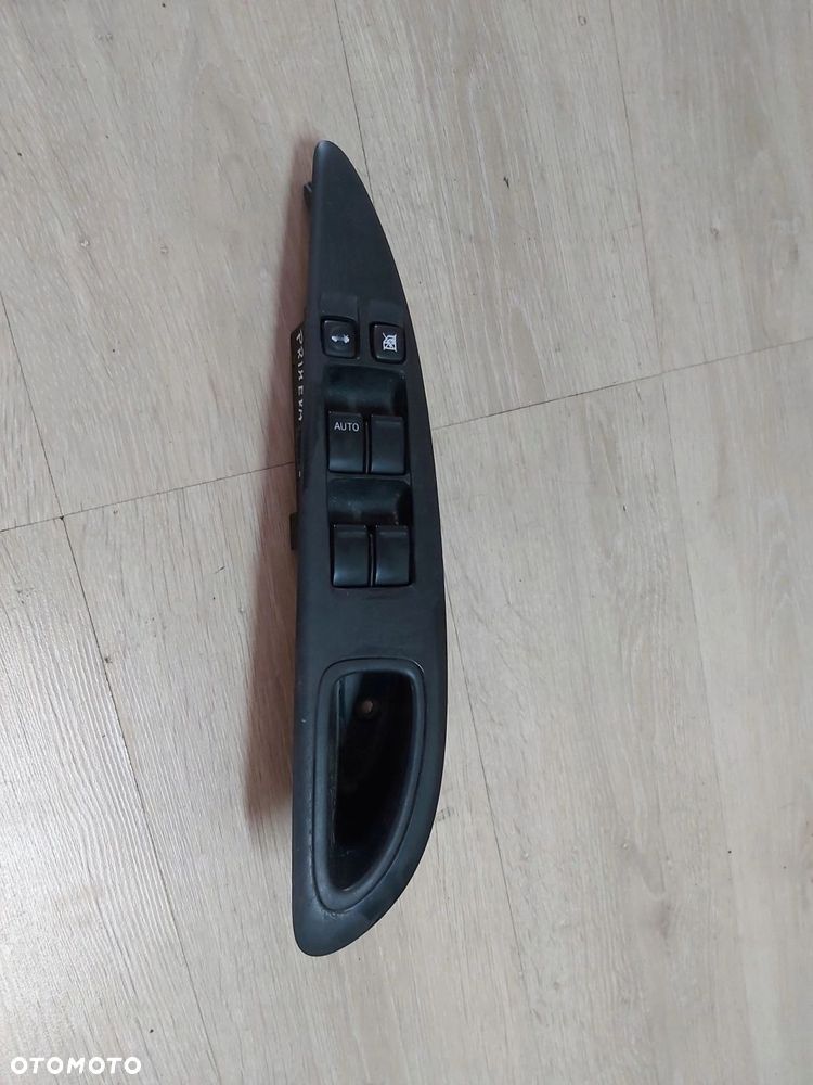 Nissan Primera P12 panel przełącznik szyb lewy przód 25401-AV640 - 5