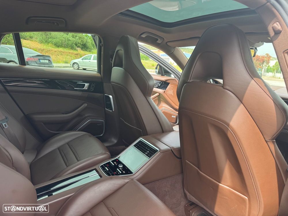Porsche Panamera 4 E-Hybrid Platinum Edition - 11