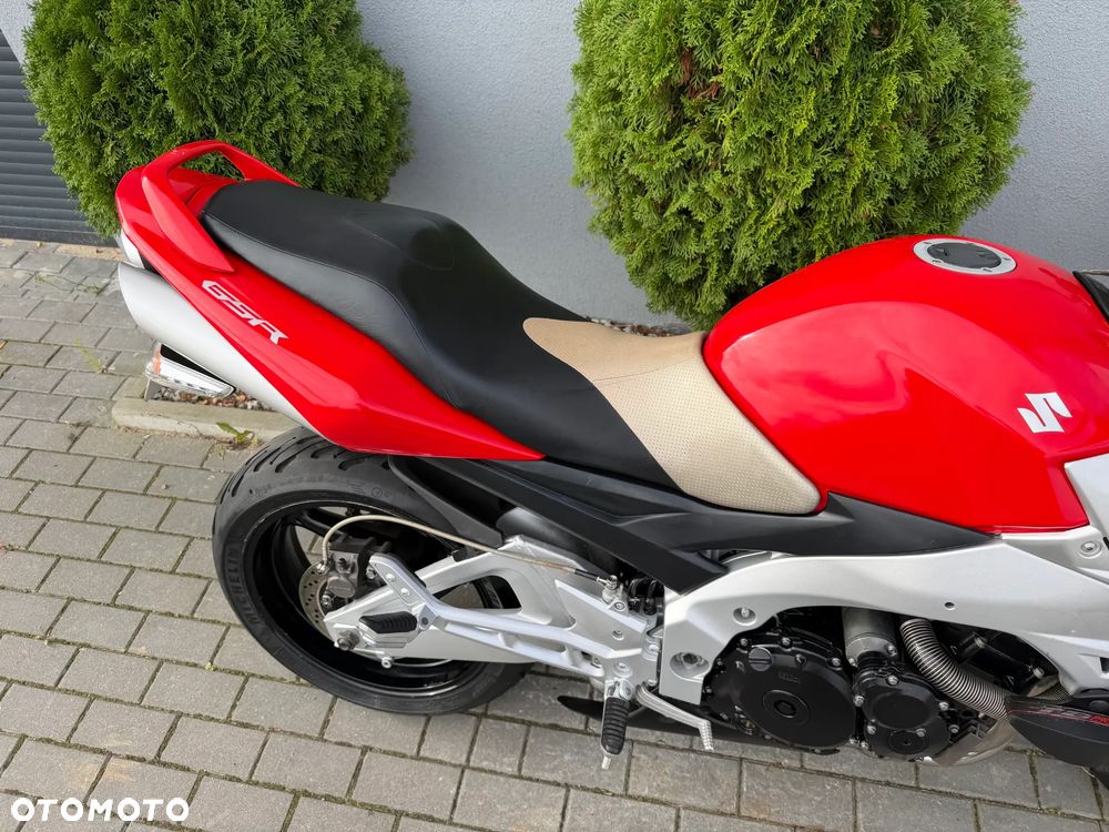 Suzuki GSR - 30