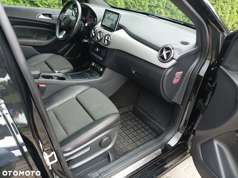 Mercedes-Benz Klasa B 200 7G-DCT UrbanStyle Edition - 15
