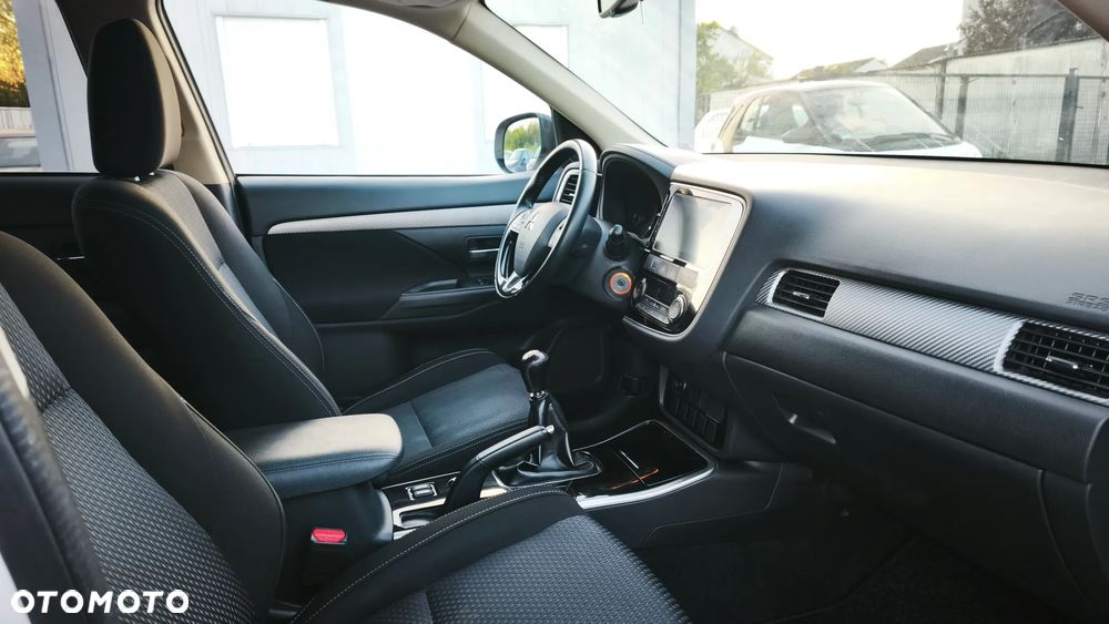 Mitsubishi Outlander - 23