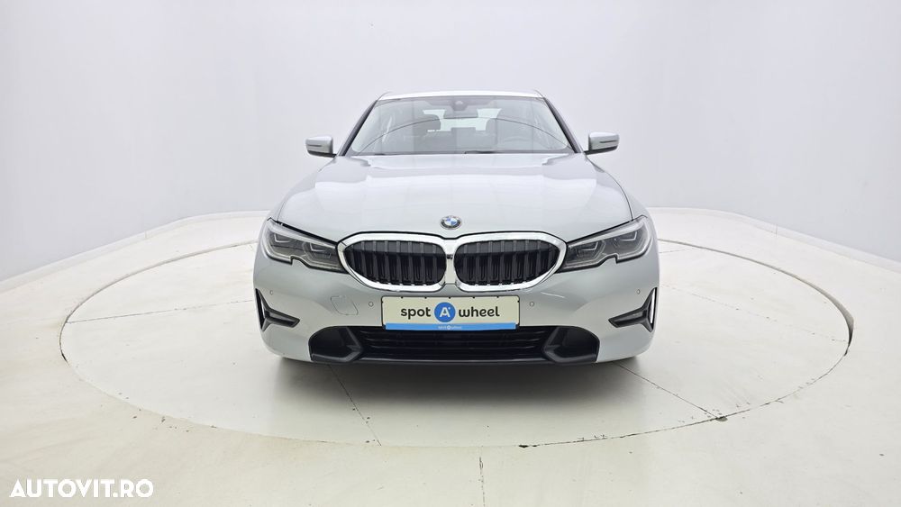 BMW Seria 3 330d xDrive AT - 2
