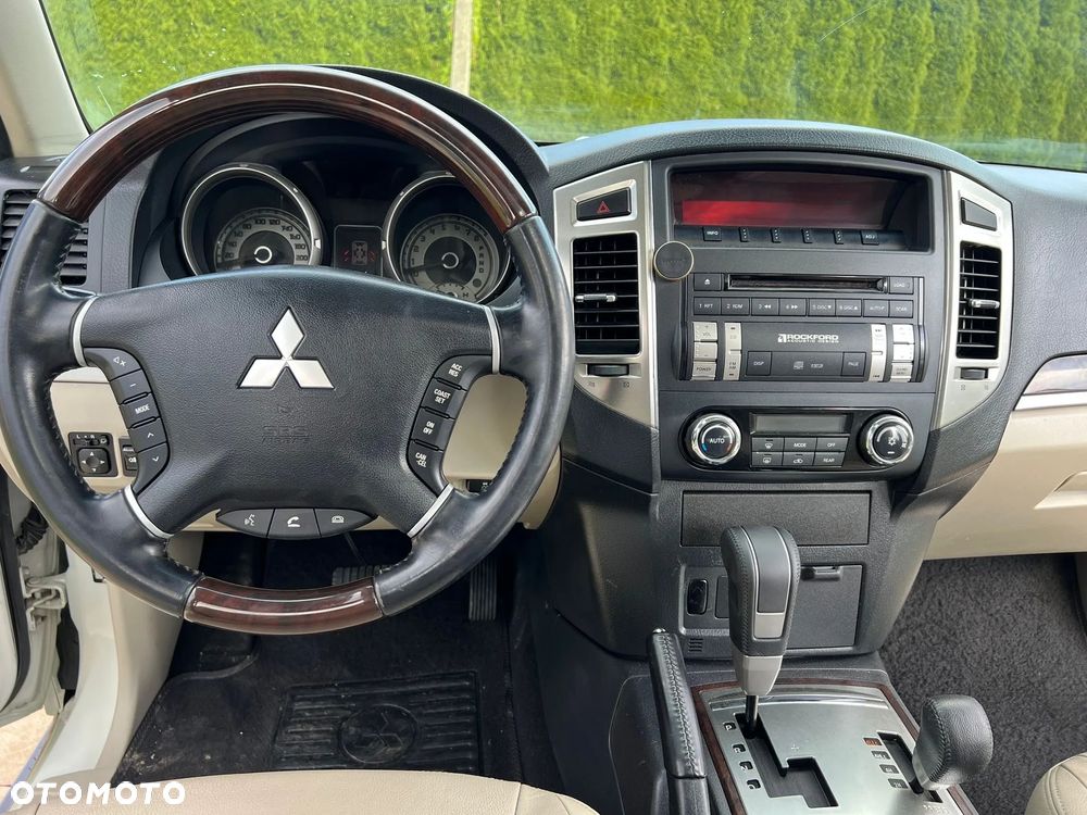 Mitsubishi Pajero - 39