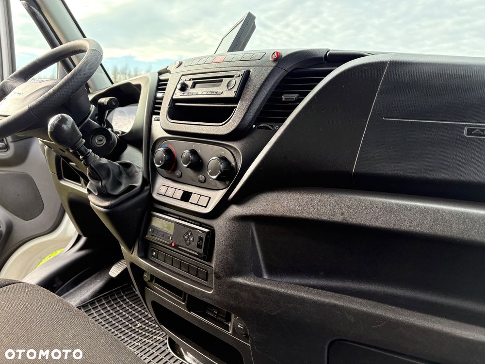 Iveco DAILY 70C17/Wywrot na 3strony/DMC 7000Kg/Żuraw/Klima/Super stan - 34