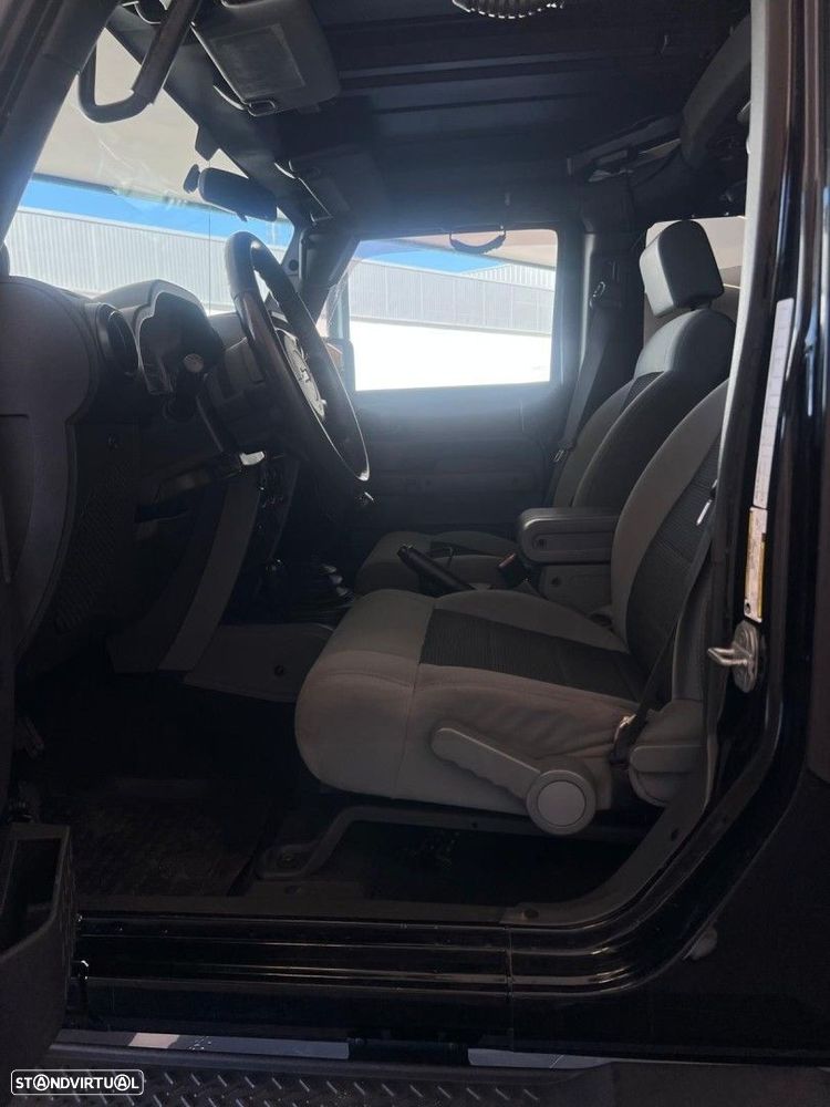 Jeep Wrangler Unlimited 2.8 CRD DPF Sport - 16