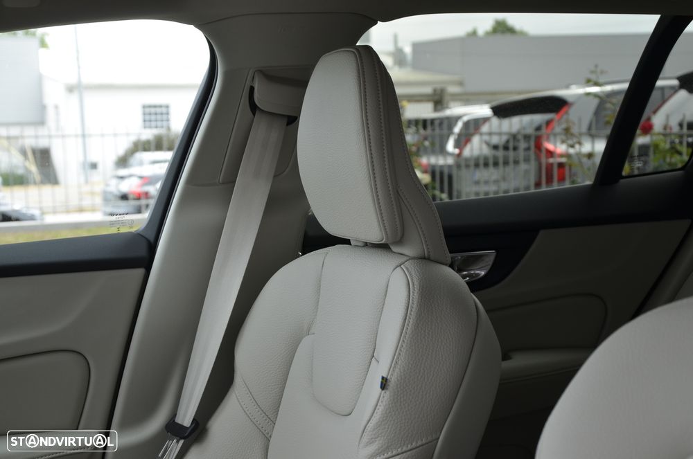 Volvo V60 2.0 T6 AWD TE Plus Dark - 11