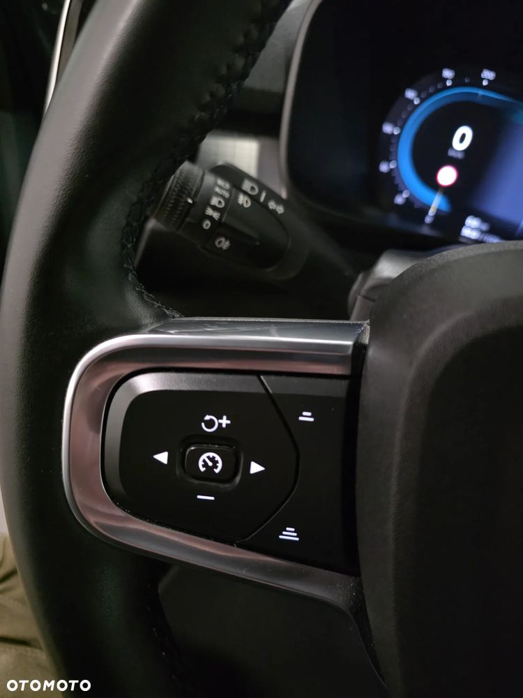 Volvo XC 40 B3 B DKG Ultra Dark - 23
