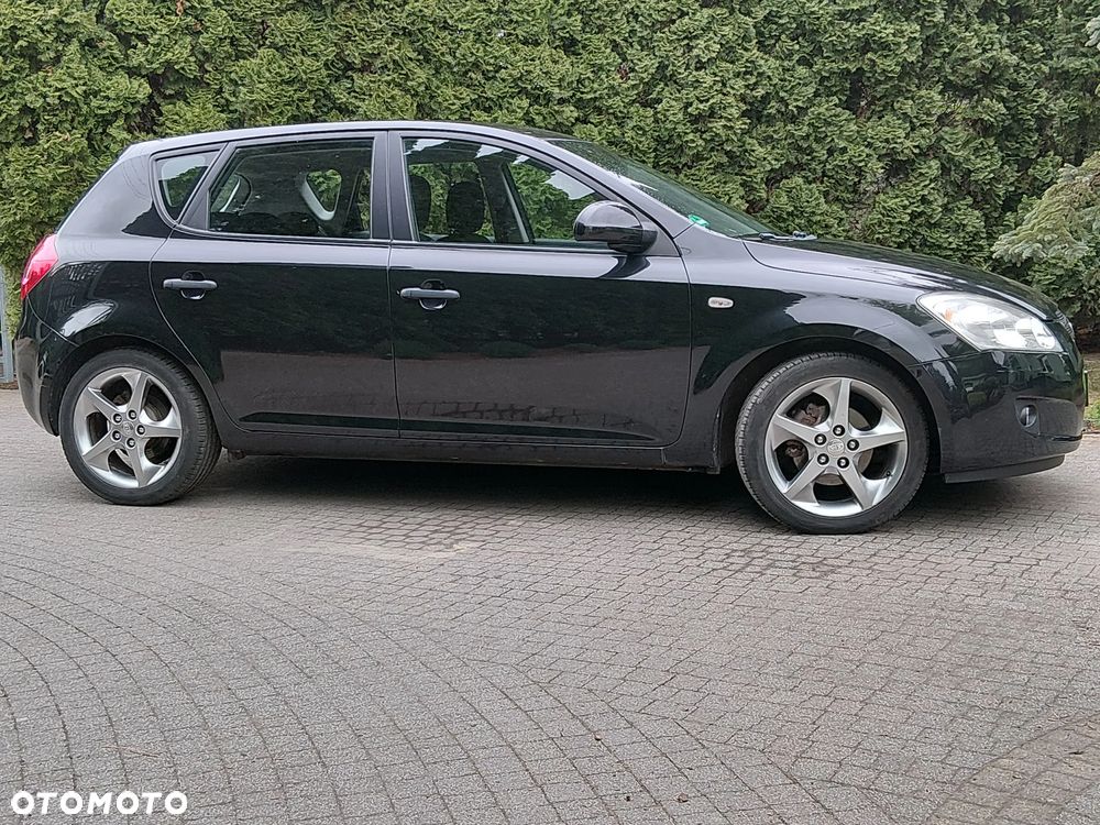 Kia Ceed - 8