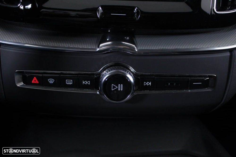 Volvo XC 60 2.0 T6 PHEV Plus Dark AWD - 29